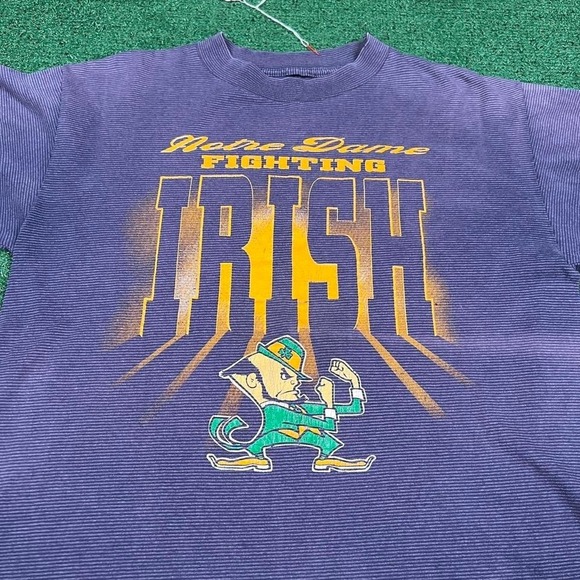 Vintage 1980s Notre Dame Fighting Irish T-Shirt - Picture 3 of 7